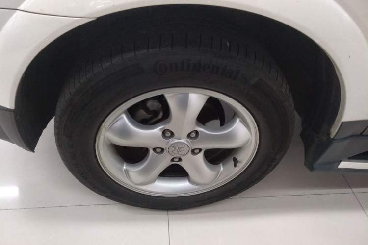 Used Roewe W5 2014 1.8T 4WD Automatic Haoyu Special Edition Left Front Wheel Hub