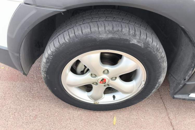 Used Roewe W5 2014 1.8T 4WD Automatic Haoyu Special Edition Left Front Wheel Hub