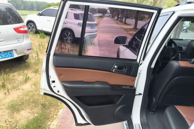 Used Roewe W5 2014 1.8T 4WD Automatic Haoyu Special Edition Left Rear Door Interior