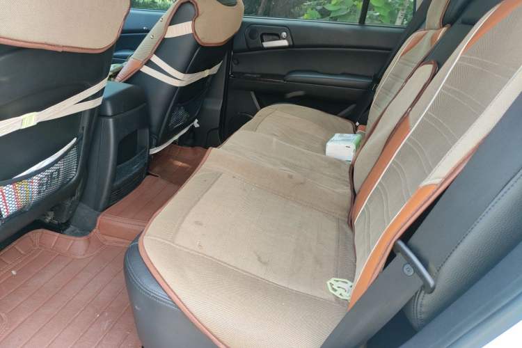 Used Roewe W5 2014 1.8T 4WD Automatic Haoyu Special Edition Left Rear Seat