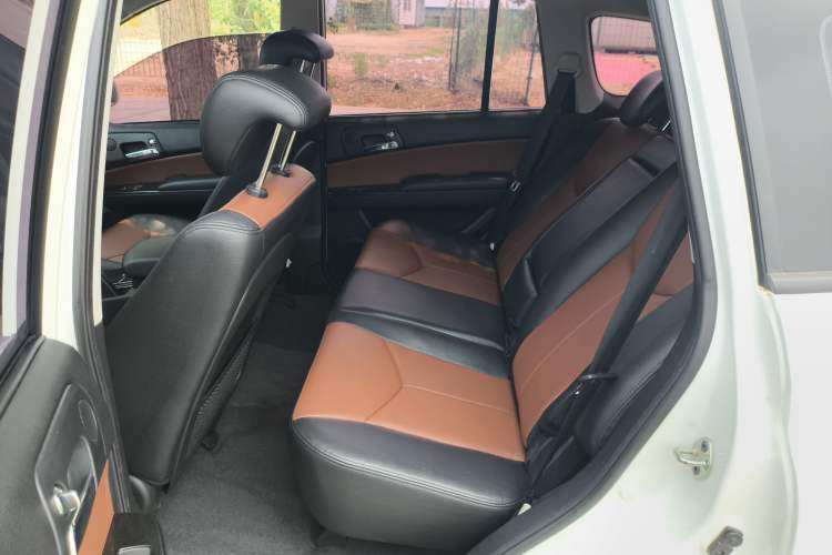 Used Roewe W5 2014 1.8T 4WD Automatic Haoyu Special Edition Left Rear Seat