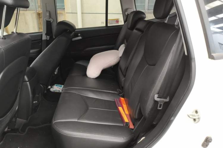 Used Roewe W5 2014 1.8T 4WD Automatic Haoyu Special Edition Left Rear Seat