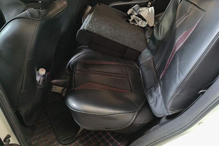 Used Roewe W5 2014 1.8T 2WD Automatic Tharu Special Edition Left Rear Seat