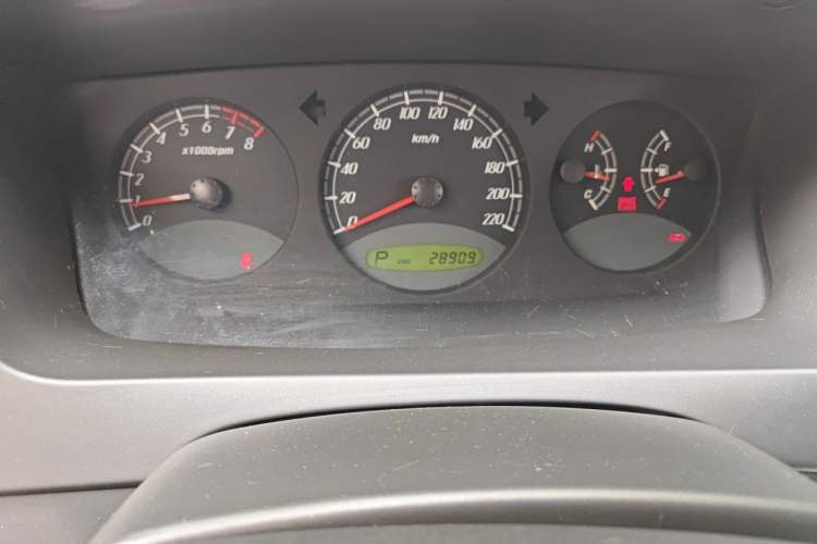 Used Roewe W5 2014 1.8T 2WD Automatic Tharu Special Edition Odometer Close Up