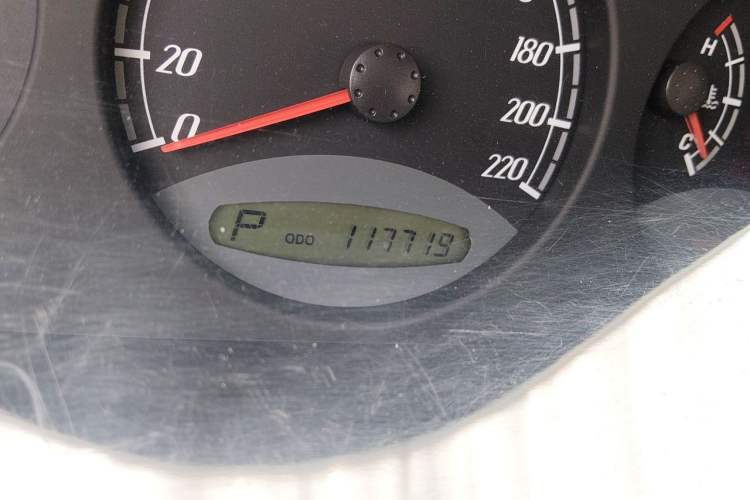 Used Roewe W5 2014 1.8T 2WD Automatic Tharu Special Edition Odometer Close Up