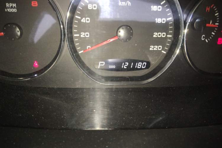 Used Roewe W5 2014 1.8T 2WD Automatic Tharu Special Edition Odometer Close Up