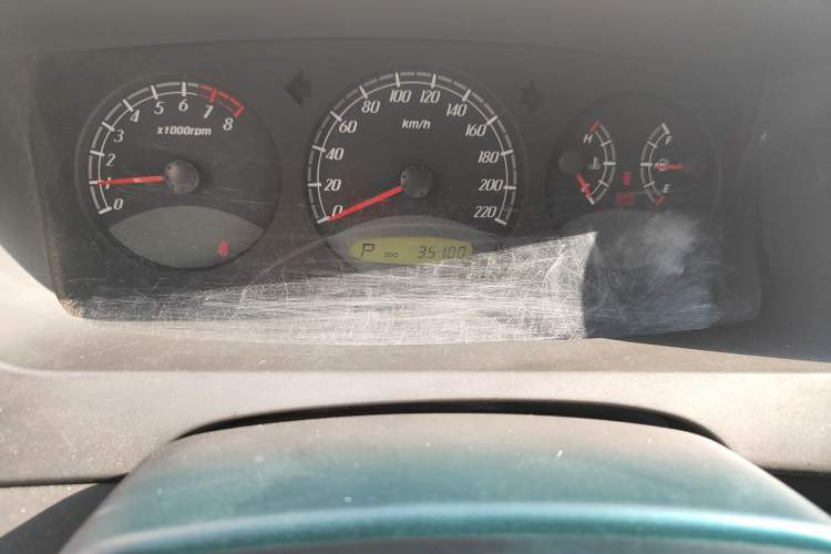 Used Roewe W5 2014 1.8T 2WD Automatic Tharu Special Edition Odometer Close Up