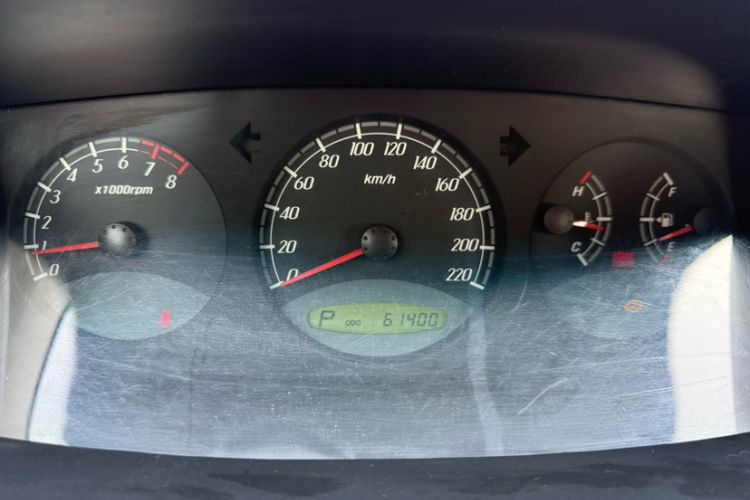 Used Roewe W5 2014 1.8T 2WD Automatic Tharu Special Edition Odometer Close Up