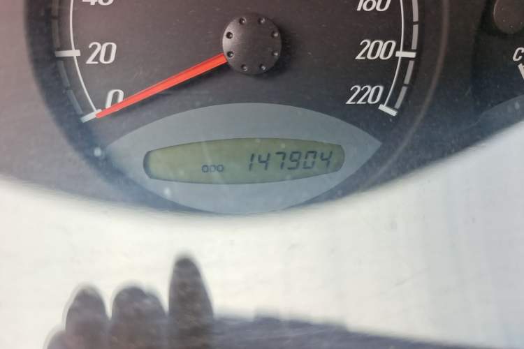 Used Roewe W5 2014 1.8T 2WD Manual Chiyu Special Edition Odometer Close Up