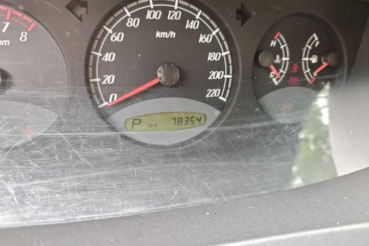 Used Roewe W5 2014 1.8T 2WD Automatic Tharu Special Edition Odometer Close Up