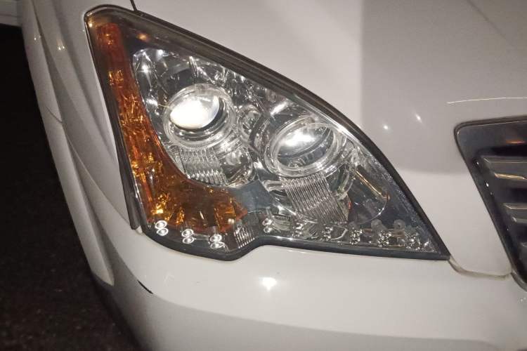 Used Roewe W5 2014 1.8T 2WD Automatic Tharu Special Edition Right Front Headlight