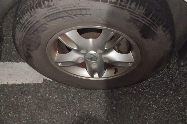 Used Roewe W5 2014 1.8T 2WD Automatic Tharu Special Edition Right Front Wheel Hub