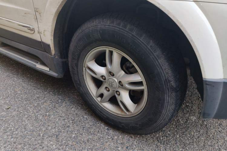 Used Roewe W5 2014 1.8T 2WD Automatic Tharu Special Edition Right Front Wheel Hub