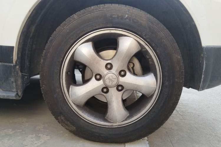 Used Roewe W5 2014 1.8T 4WD Automatic Haoyu Special Edition Right Front Wheel Hub