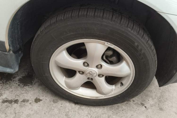 Used Roewe W5 2014 1.8T 4WD Automatic Haoyu Special Edition Right Front Wheel Hub