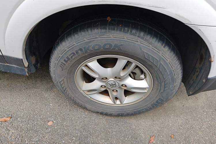 Used Roewe W5 2014 1.8T 2WD Automatic Tharu Special Edition Right Front Wheel Hub