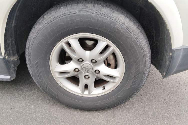 Used Roewe W5 2014 1.8T 2WD Automatic Tharu Special Edition Right Front Wheel Hub