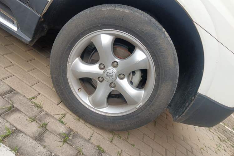Used Roewe W5 2014 1.8T 4WD Automatic Haoyu Special Edition Right Front Wheel Hub