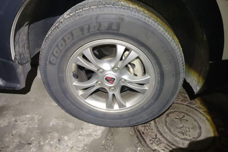 Used Roewe W5 2014 1.8T 2WD Automatic Tharu Special Edition Right Front Wheel Hub