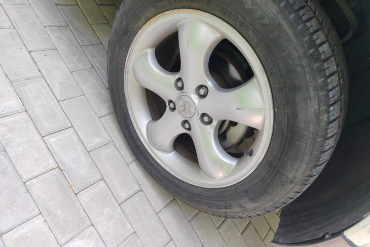 Used Roewe W5 2014 1.8T 4WD Automatic Haoyu Special Edition Right Front Wheel Hub