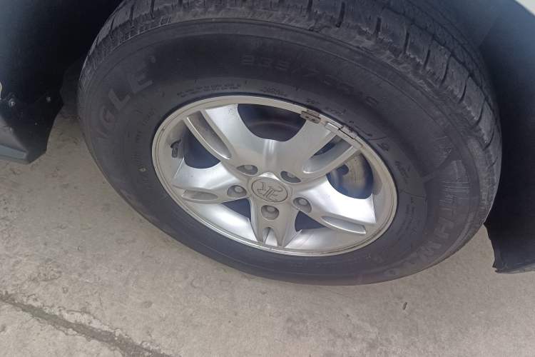 Used Roewe W5 2014 1.8T 2WD Automatic Tharu Special Edition Right Front Wheel Hub
