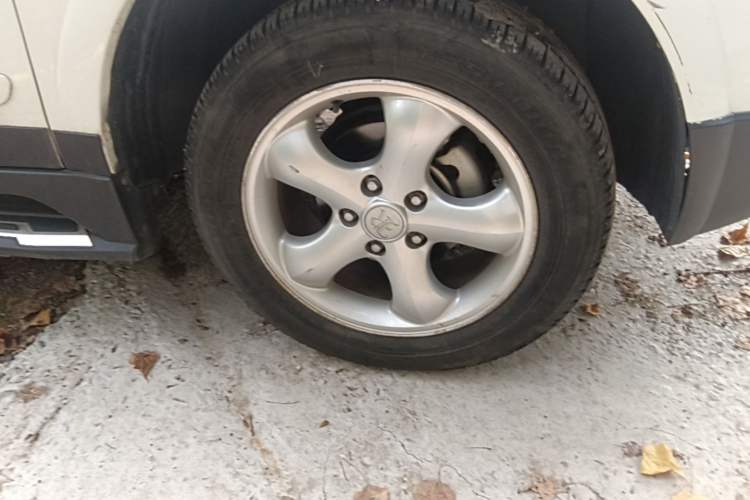 Used Roewe W5 2014 1.8T 4WD Automatic Haoyu Special Edition Right Front Wheel Hub