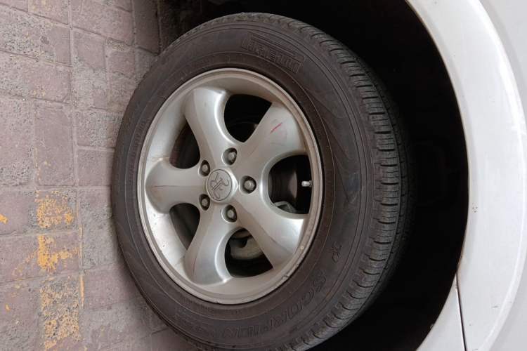Used Roewe W5 2014 1.8T 4WD Automatic Haoyu Special Edition Right Front Wheel Hub