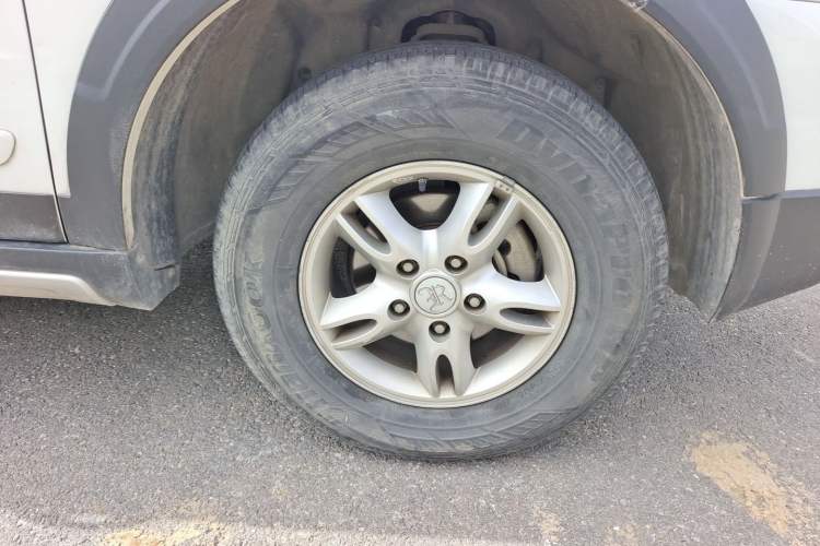 Used Roewe W5 2014 1.8T 2WD Manual Chiyu Special Edition Right Front Wheel Hub
