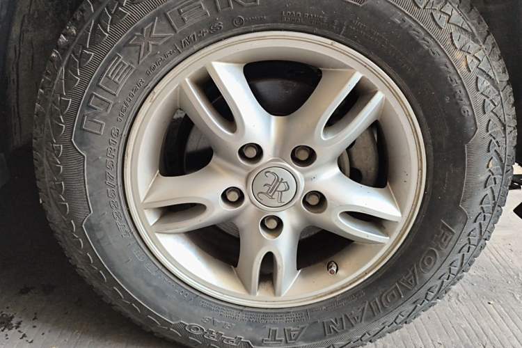 Used Roewe W5 2014 1.8T 2WD Automatic Tharu Special Edition Right Front Wheel Hub