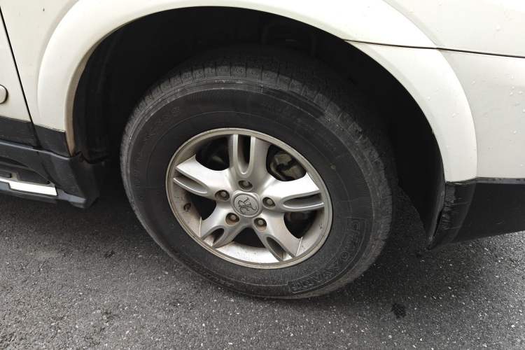 Used Roewe W5 2014 1.8T 2WD Automatic Tharu Special Edition Right Front Wheel Hub