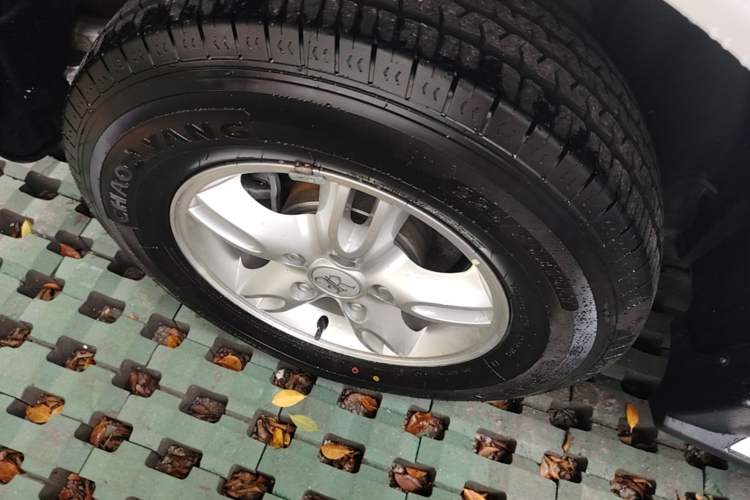 Used Roewe W5 2014 1.8T 2WD Automatic Tharu Special Edition Right Rear Wheel Hub