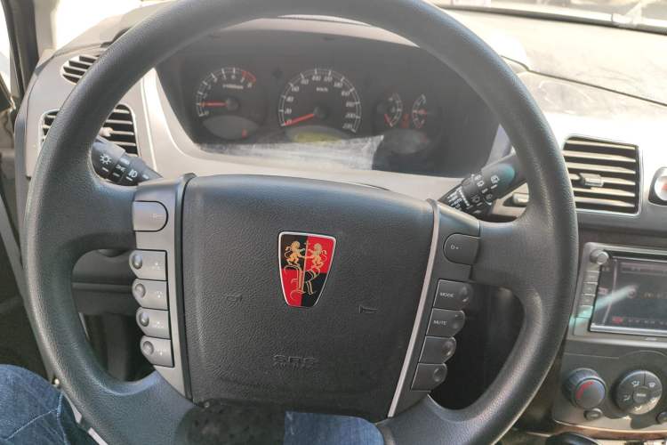 Used Roewe W5 2014 1.8T 2WD Automatic Tharu Special Edition Steering Wheel