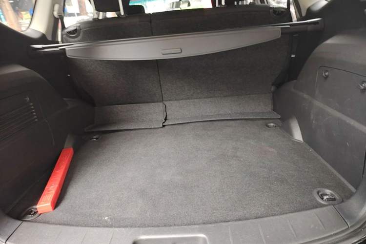 Used Roewe W5 2014 1.8T 2WD Automatic Tharu Special Edition Trunk