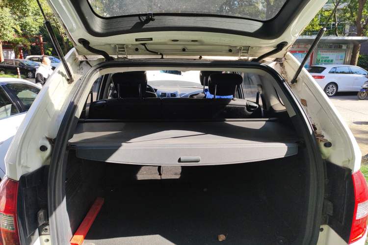 Used Roewe W5 2014 1.8T 2WD Automatic Tharu Special Edition Trunk