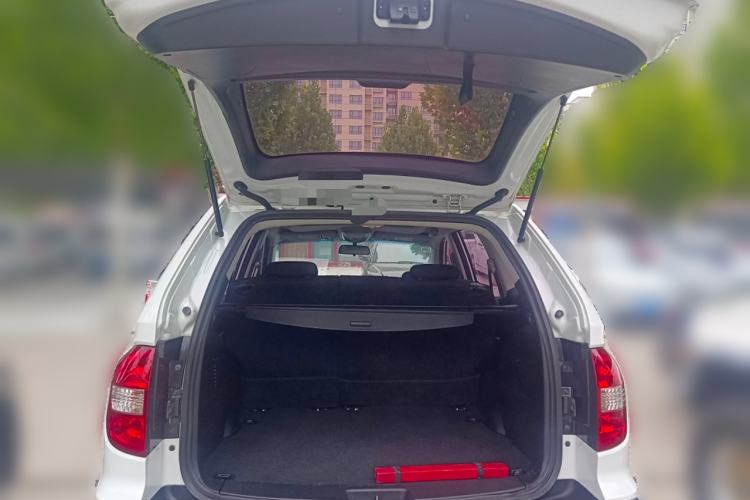 Used Roewe W5 2014 1.8T 2WD Automatic Tharu Special Edition Trunk
