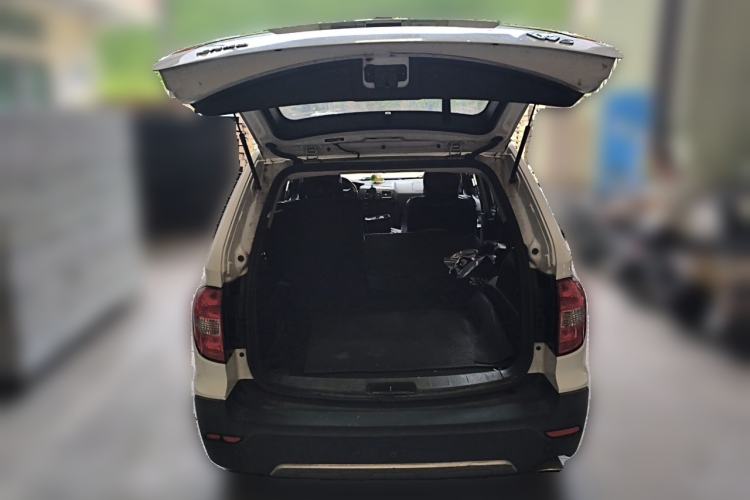 Used Roewe W5 2014 1.8T 2WD Automatic Tharu Special Edition Trunk
