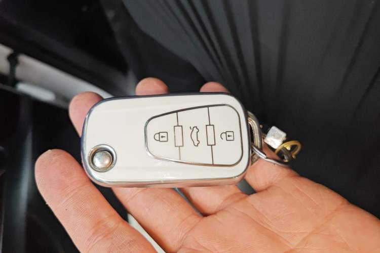 Used Roewe W5 2014 1.8T 2WD Automatic Tharu Special Edition Vehicle Key
