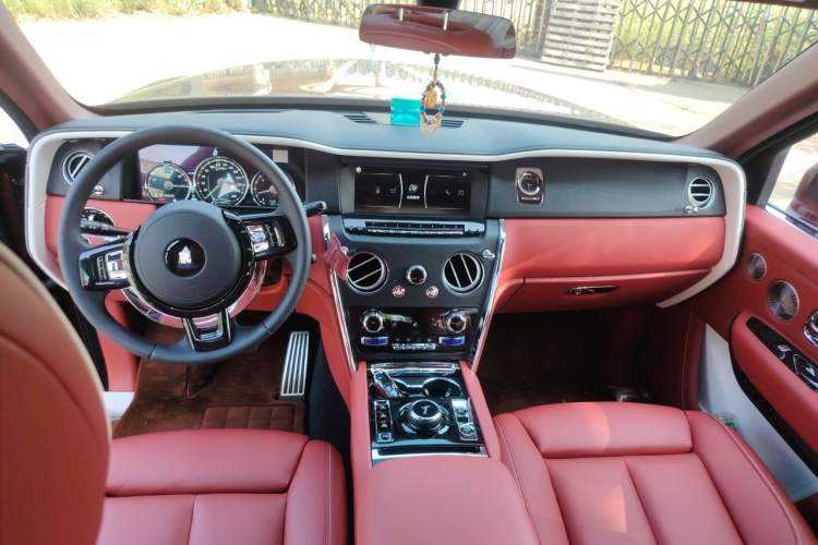 Used Rolls-Royce Cullinan 2018 Five-Seater Version Center Console
