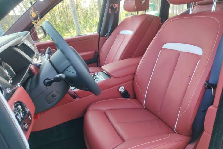 Used Rolls-Royce Cullinan 2018 Five-Seater Version Left Front Seat