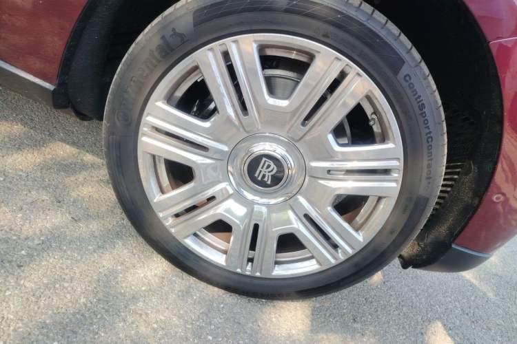 Used Rolls-Royce Cullinan 2018 Five-Seater Version Right Front Wheel Hub