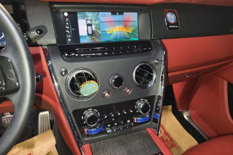 Used Rolls-Royce Cullinan 2018 Four-Seat Version Audio And AC Panel