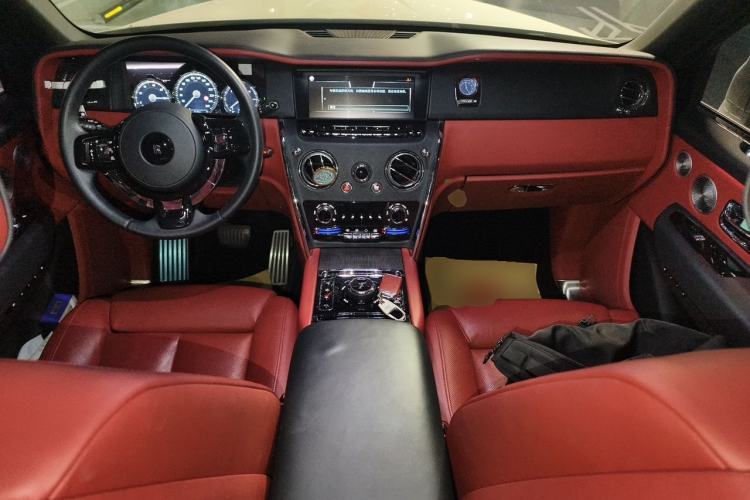 Used Rolls-Royce Cullinan 2018 Four-Seat Version Center Console