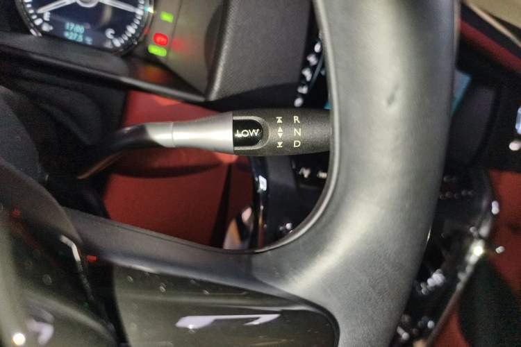 Used Rolls-Royce Cullinan 2018 Four-Seat Version Gear Lever