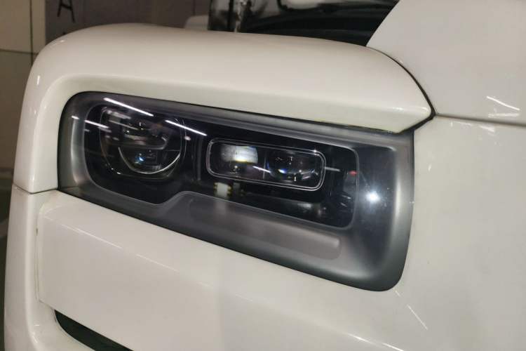 Used Rolls-Royce Cullinan 2018 Four-Seat Version Right Front Headlight