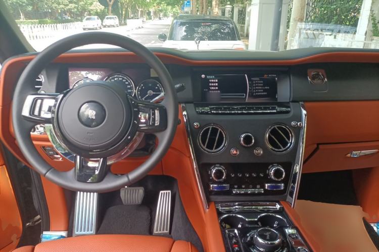 Used Rolls-Royce Cullinan 2020 Black Badge model Center Console