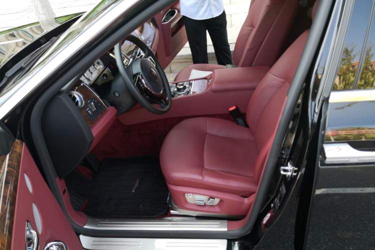 Used Rolls-Royce Ghost 2014 6.6T Extended Version Left Front Seat