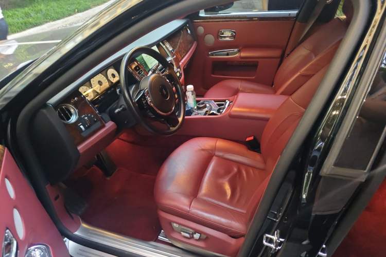 Used Rolls-Royce Ghost 2014 6.6T Extended Version Left Front Seat