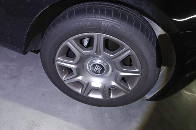 Used Rolls-Royce Ghost 2015 Series II Extended Version Right Front Wheel Hub
