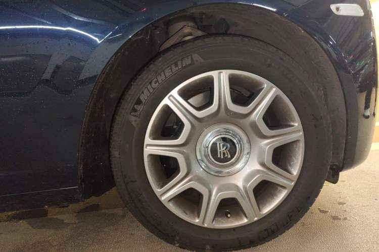 Used Rolls-Royce Ghost  Right Front Wheel Hub