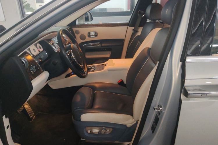 Used Rolls-Royce Ghost 2018 6.6T Long Wheelbase Version Left Front Seat